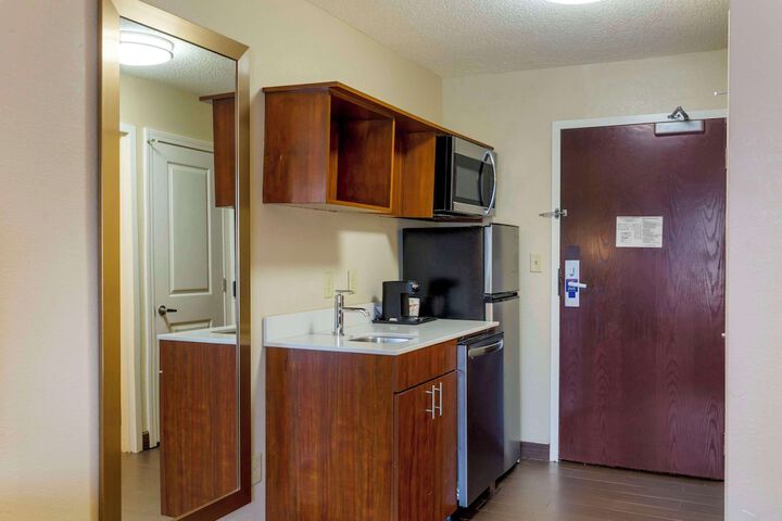 Room 32 of 37