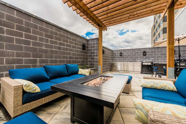 Hyatt House Winnipeg-South / Outlet Collection