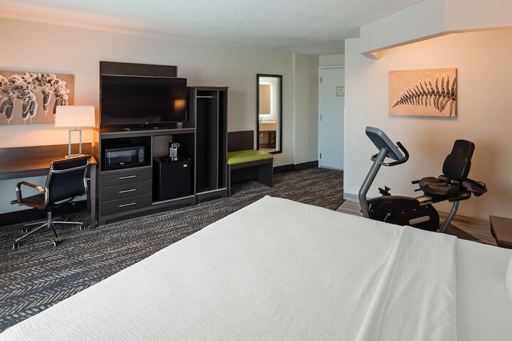 Room 32 of 49