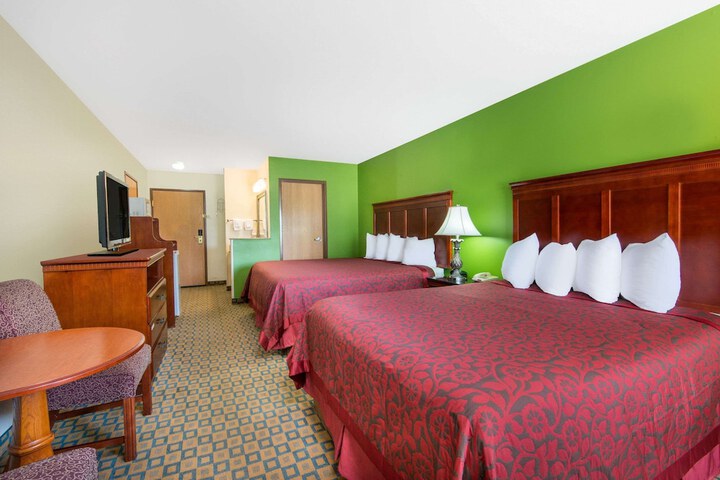 Room 7 of 16