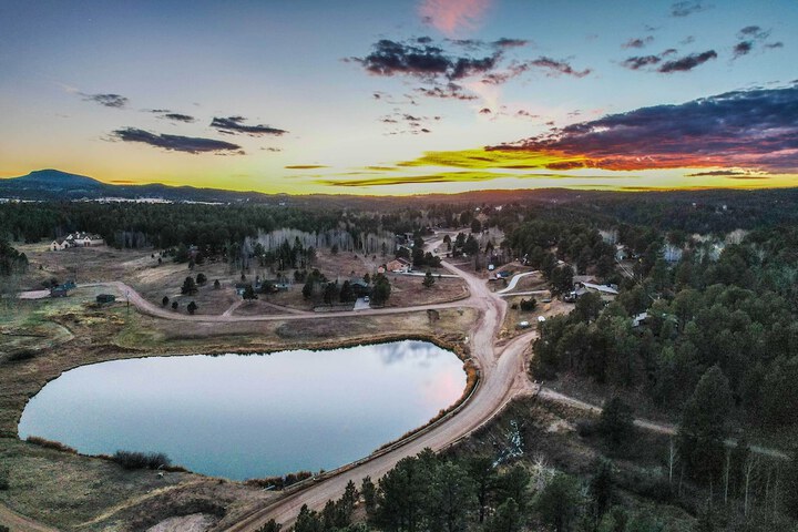 mountain Haven w / Deck + Pikes Peak Views!