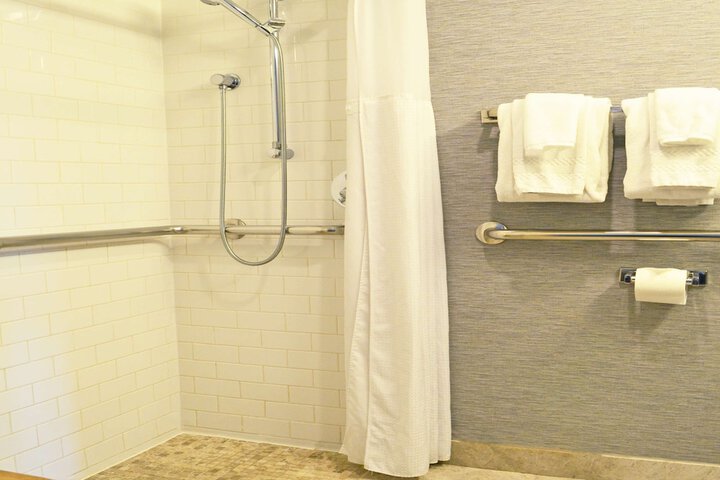 Room 13 of 26
