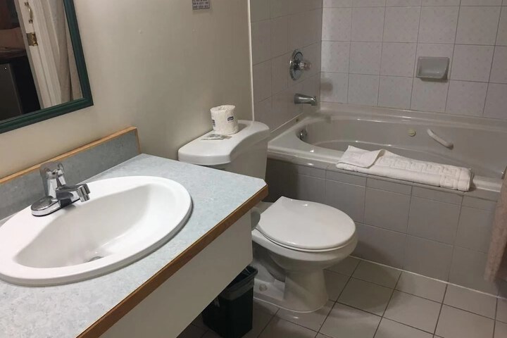 Room 11 of 40