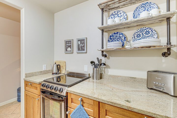Fish & Hike: Apartment w / Pool Table in Ketchikan!