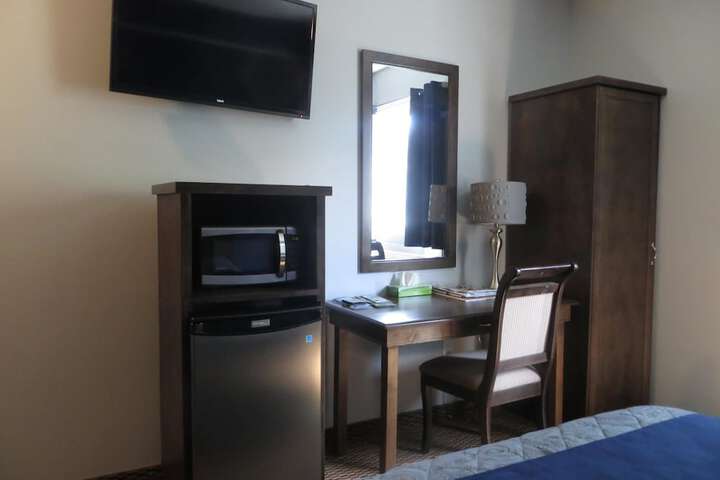 Room 32 of 48