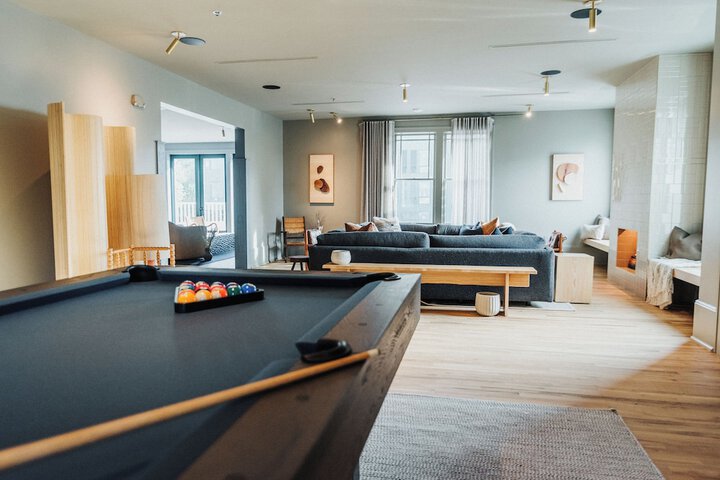 Stonebreaker Hotel