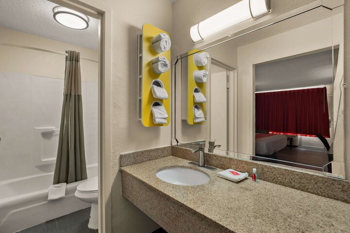 Room 33 of 44