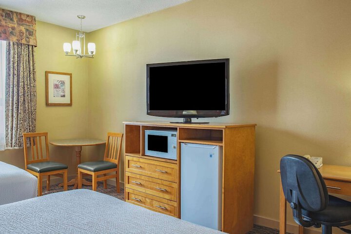 Room 33 of 56