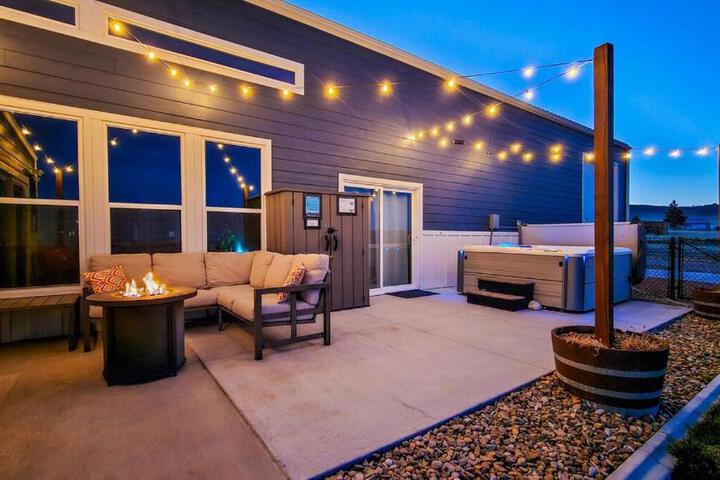 Black Hills Barndo-Hot Tub & Massage Chair