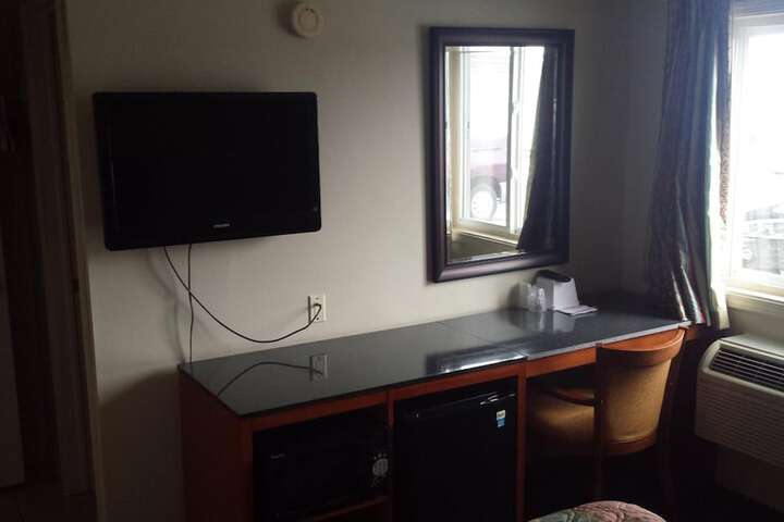 Business Center 25 of 25
