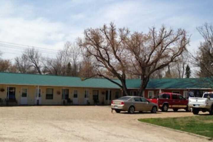 Parshall Motor Inn