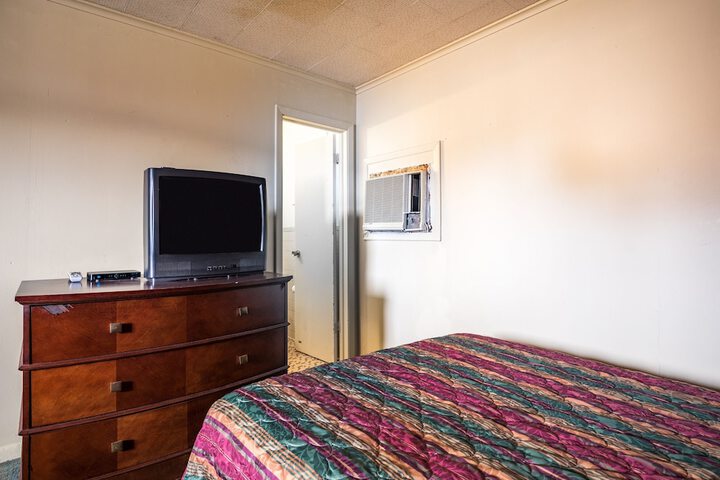 Room 19 of 28