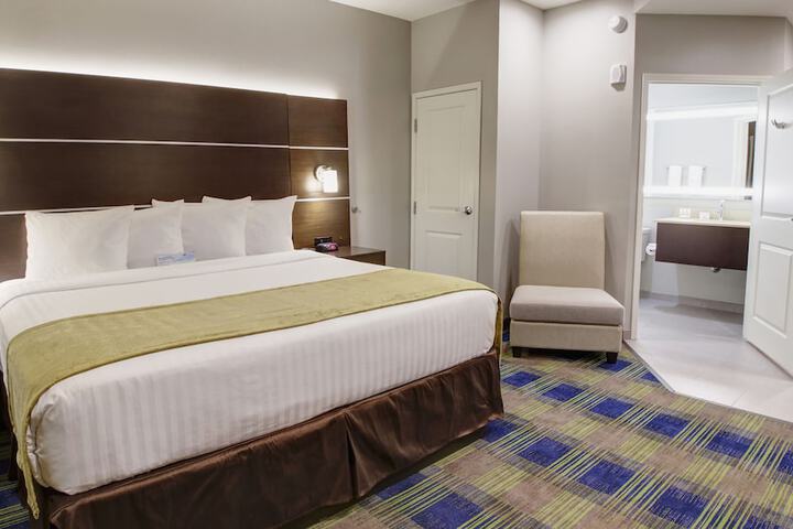 Days Inn & Suites by Wyndham Port Arthur
