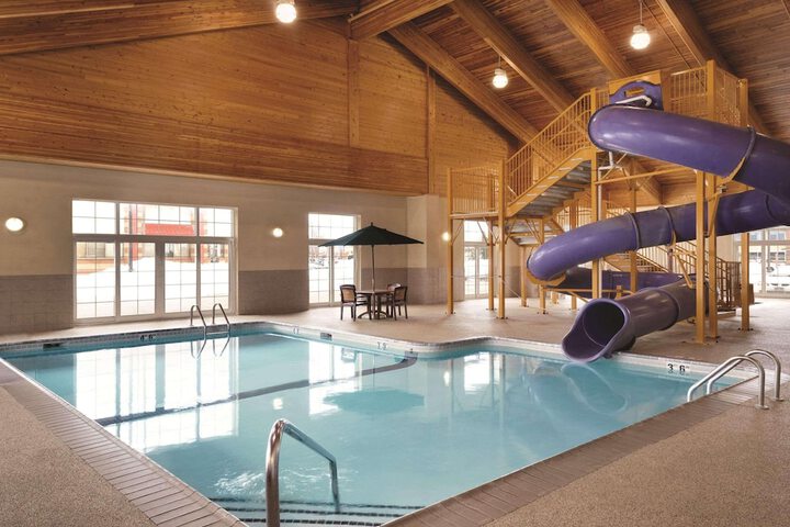 Country Inn & Suites by Radisson Shoreview-Mounds View, MN
