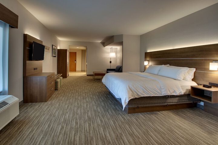 Room 38 of 61