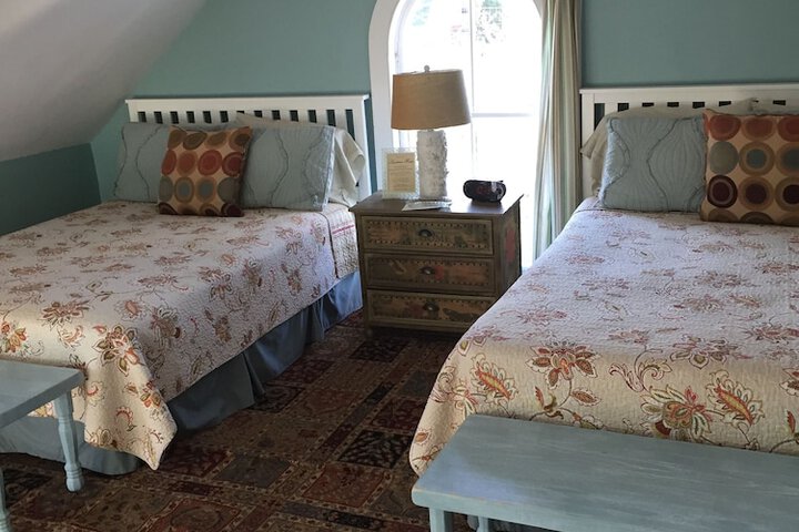 Room 25 of 28