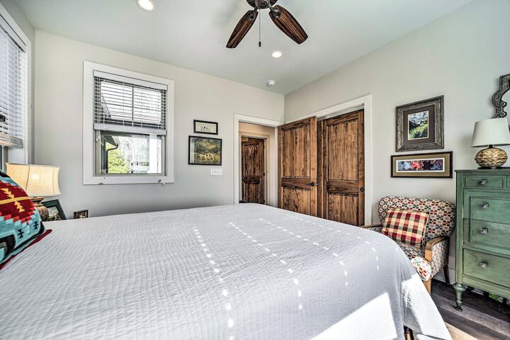 On 22 Acres: Cullowhee Craftsman Home w / Mtn Views