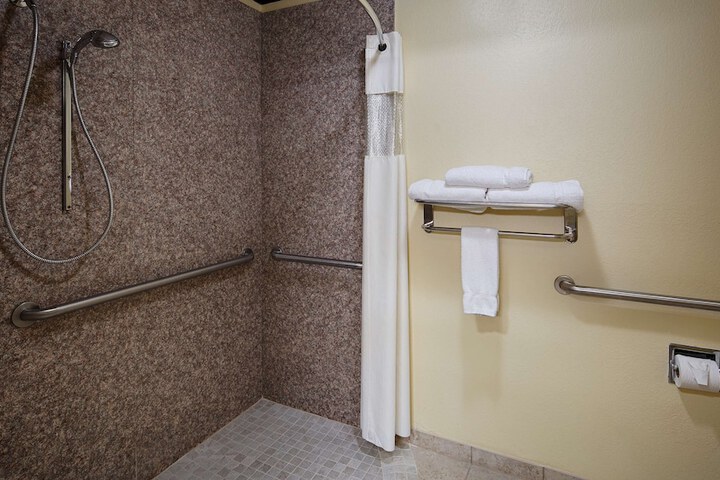Room 10 of 24