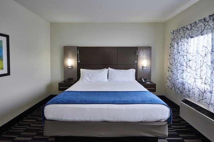 Room 9 of 35