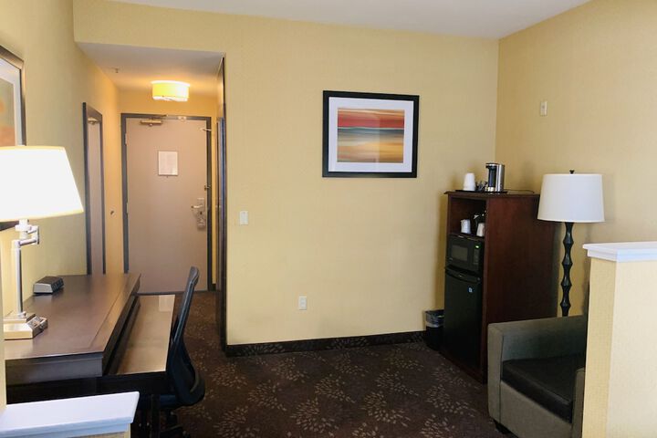 Room 27 of 61
