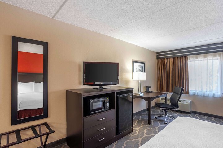 Room 27 of 61