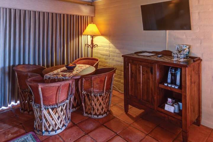 Hacienda Del Sol Guest Ranch Resort