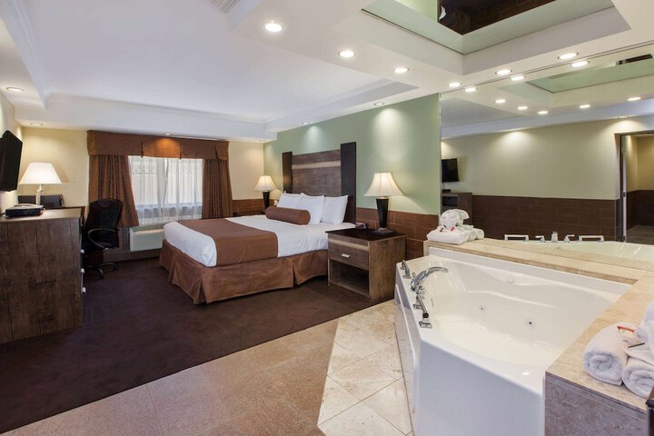 Room 8 of 31