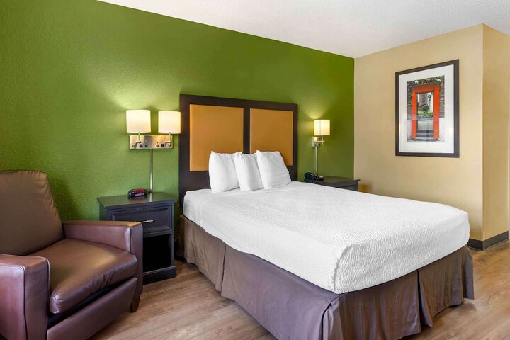 Room 20 of 28