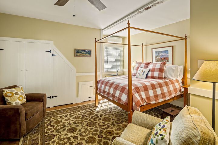 Room 7 of 28