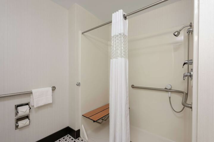 Room 13 of 38