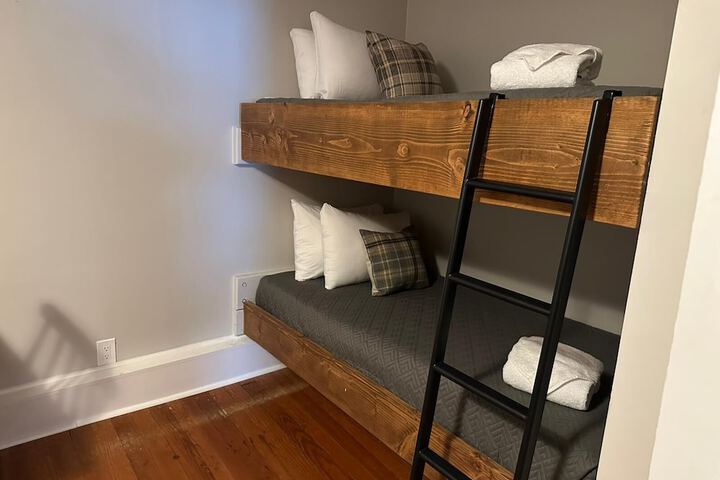 The Aurora Inn & Cottages