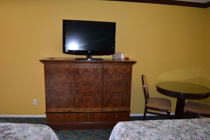 Room 6 of 33