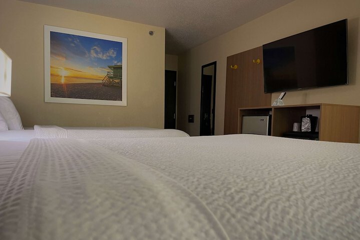 Room 13 of 28