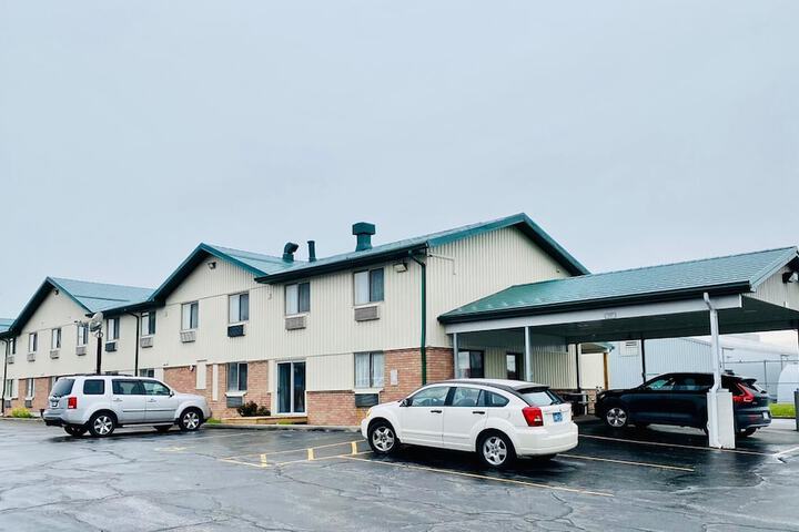 Hotel 2 of 75