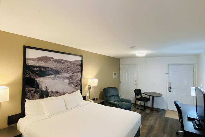 Super 8 by Wyndham 100 Mile House