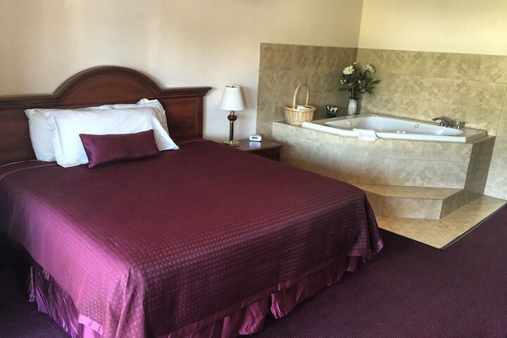 Room 10 of 16