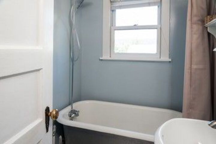 2BR Bay View Bungalow in Poulsbo by RedAwning