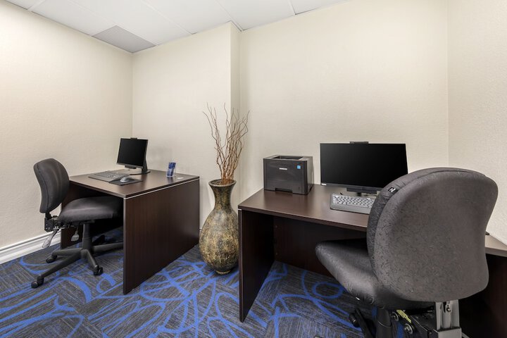 Business Center 31 of 32