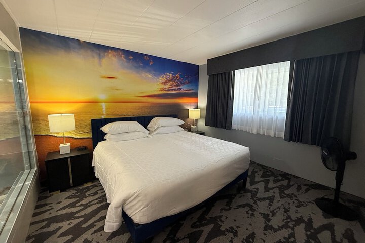 Lighthouse Inn & Suites