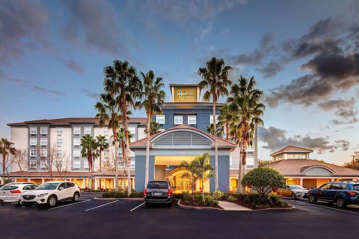 Hotel 7 of 54