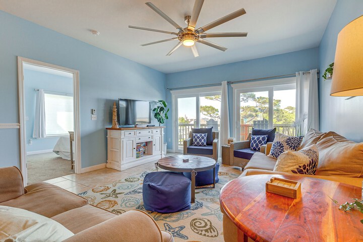 Water View Dauphin Island Condo w / Boat Slips