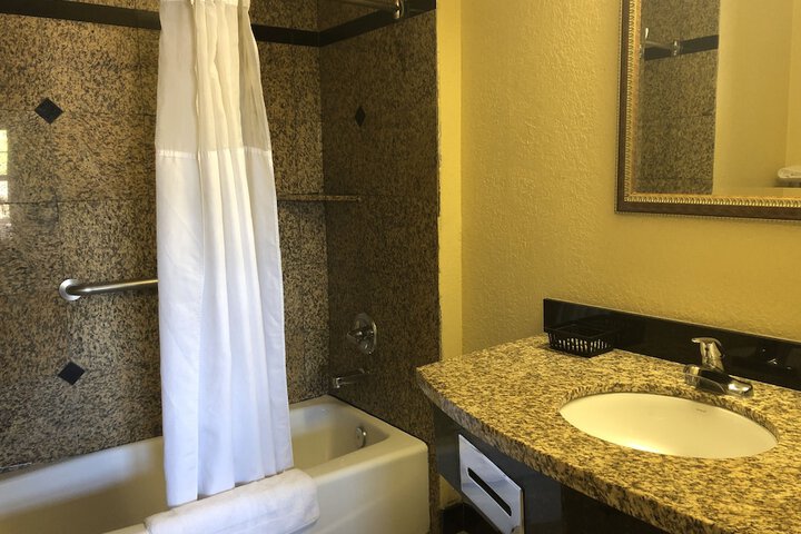 Room 8 of 16