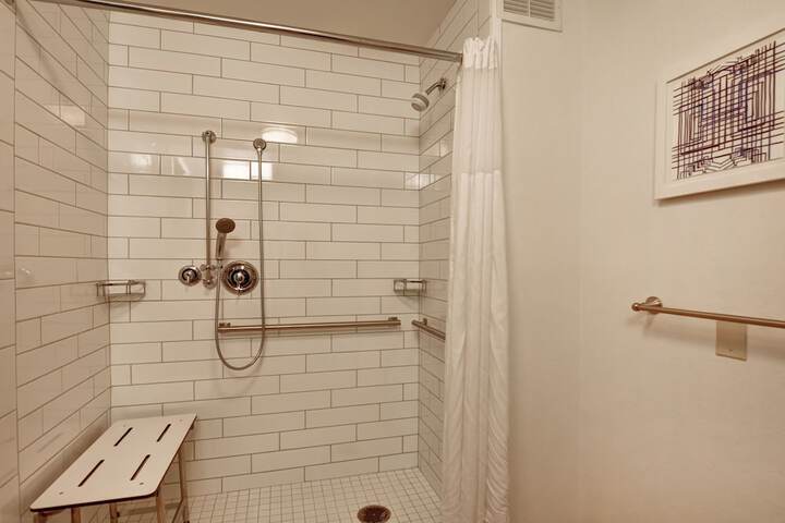 Room 11 of 32