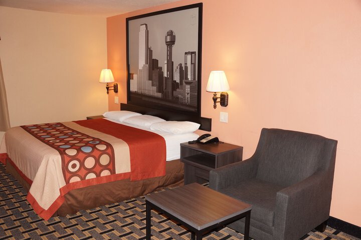 Super 8 by Wyndham Farmers Branch / North Dallas