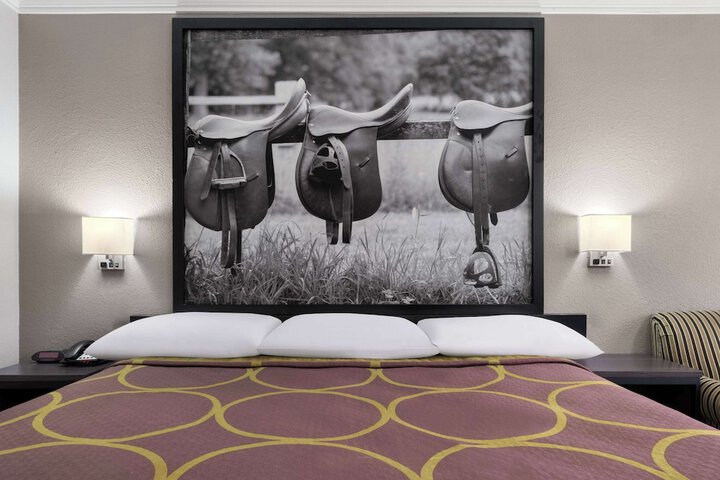 Super 8 by Wyndham Longview / North