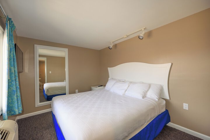 Room 34 of 90