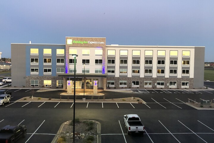 Holiday Inn Express and Suites Tomah by IHG