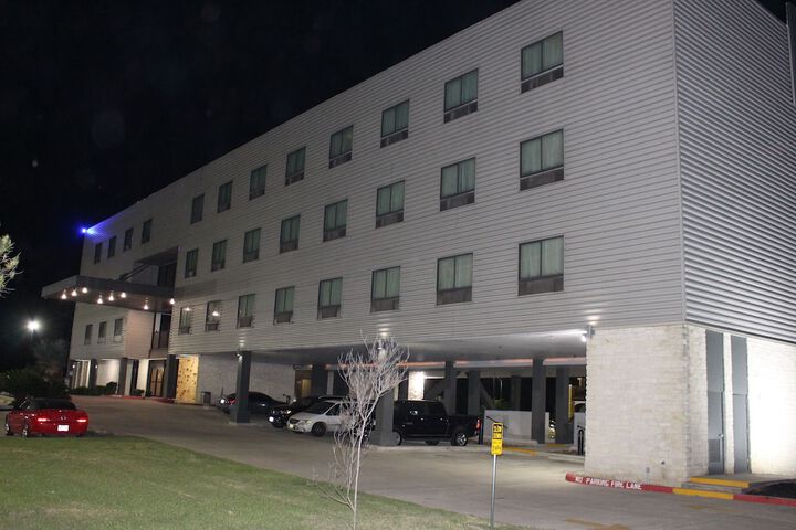 Hotel 6 of 65