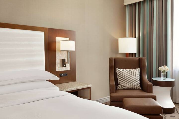 Room 8 of 33