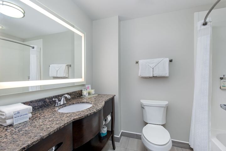 Holiday Inn Express Cleveland Northwest by IHG